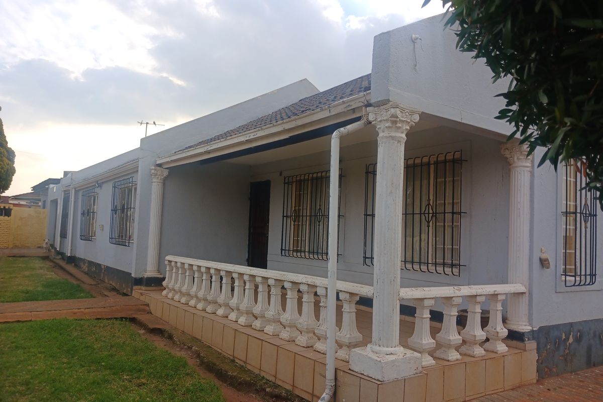 Fantastic residential  property with flatlet - Photo 2
