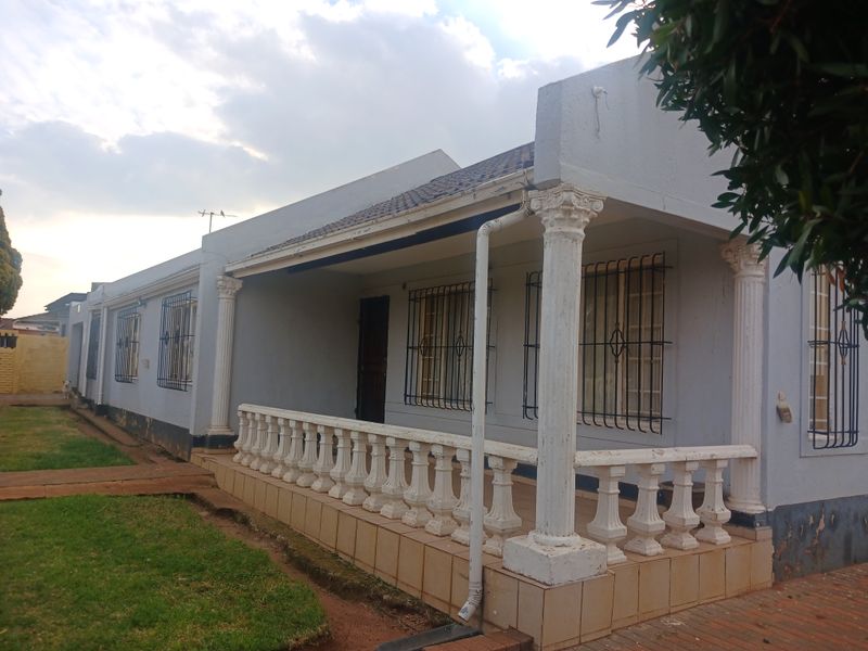 Fantastic residential  property with flatlet - Photo 2