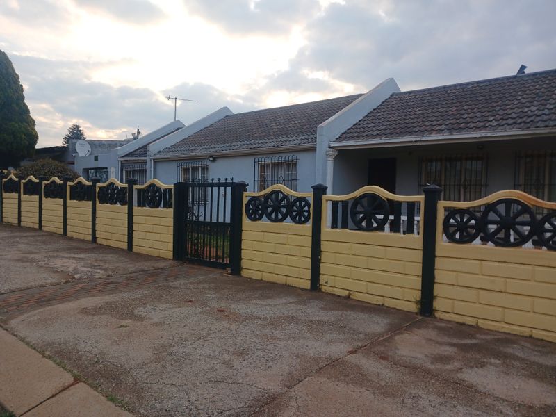 Fantastic residential  property with flatlet - Photo 1