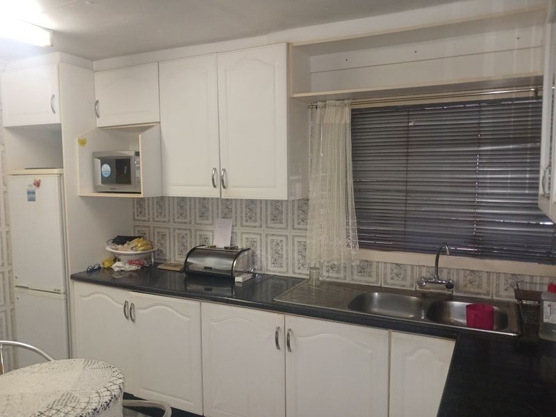 Fantastic residential  property with flatlet - Photo 4