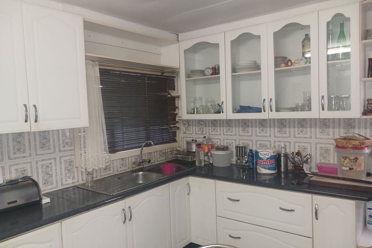 Fantastic residential  property with flatlet - Photo 3