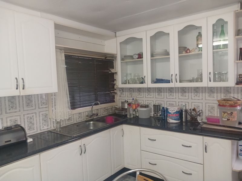 Fantastic residential  property with flatlet - Photo 3
