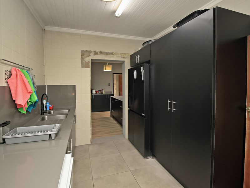 Home with Cottage, Home Office and Workshop on 1,413m2 Stand - Photo 10