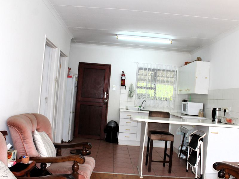 Charming One Bedroom Townhouse in a Secure West Bank Complex - Photo 9