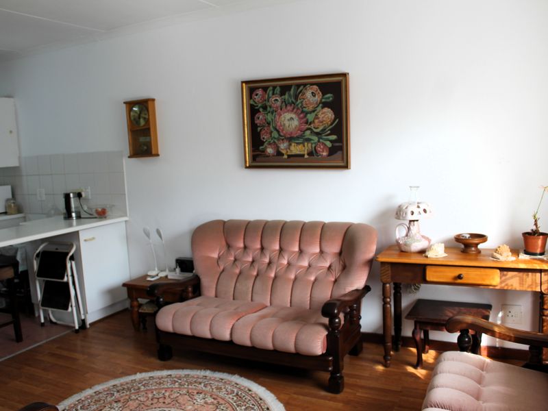 Charming One Bedroom Townhouse in a Secure West Bank Complex - Photo 8