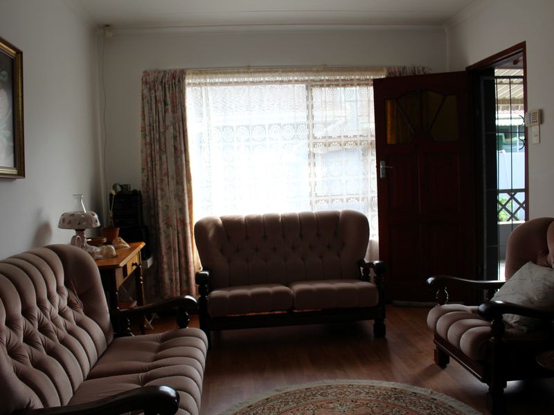 Charming One Bedroom Townhouse in a Secure West Bank Complex - Photo 7