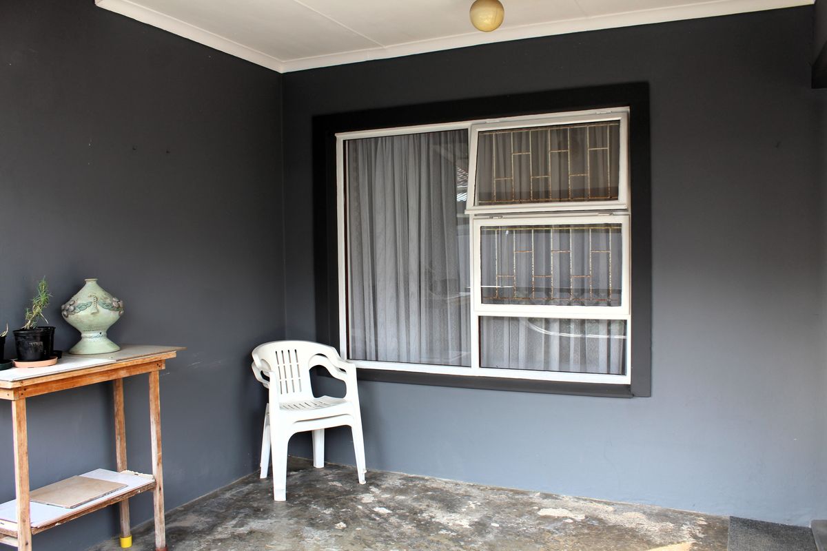 Charming One Bedroom Townhouse in a Secure West Bank Complex - Photo 5
