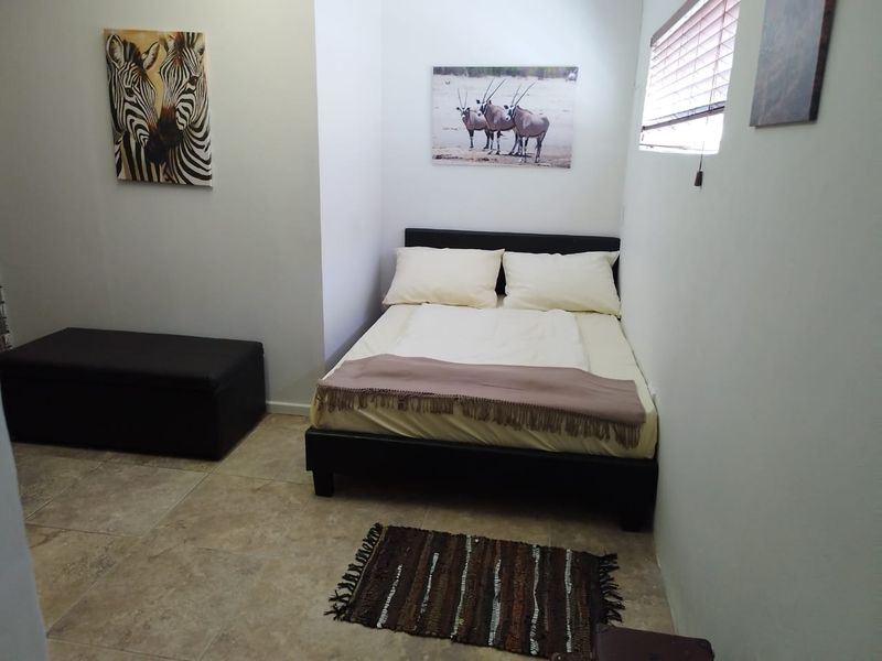 Charming Furnished One-Bedroom Garden Cottage in Somerset West - Photo 9