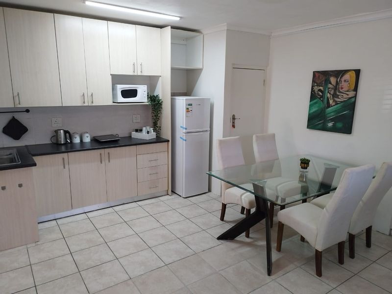 Charming Furnished One-Bedroom Garden Cottage in Somerset West - Photo 6