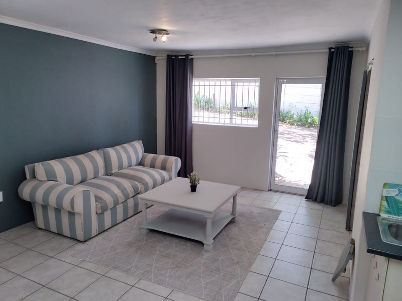 Charming Furnished One-Bedroom Garden Cottage in Somerset West - Photo 2