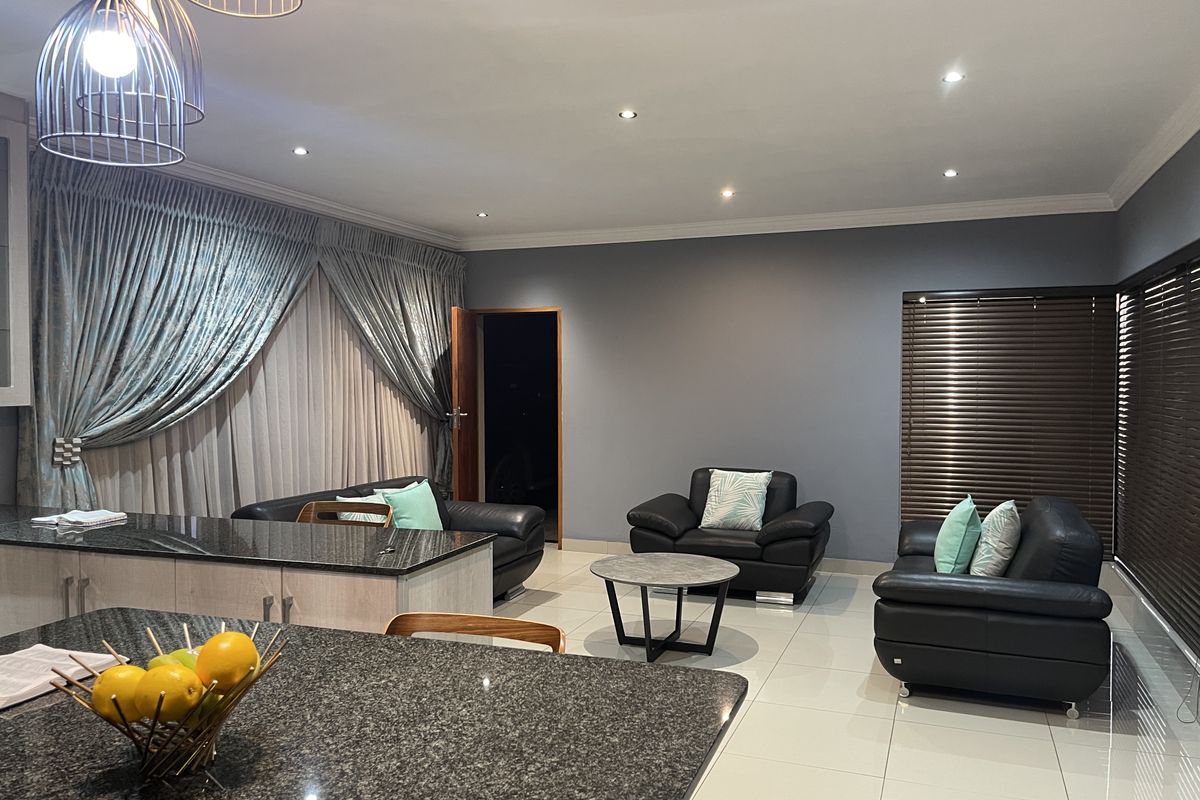Luxury 4-Bedrom Family Home on a spacious 1026 square meter stand in Eligwa Estate. - Photo 5