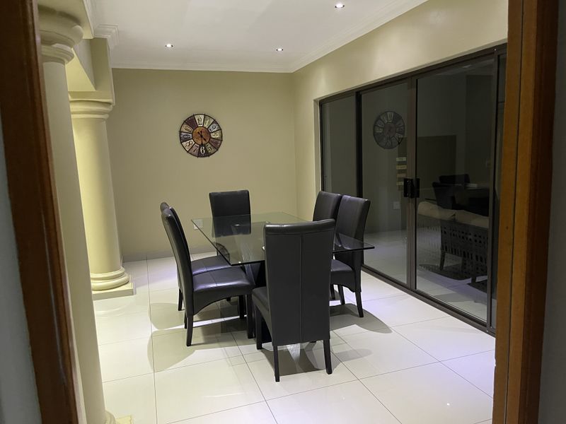 Luxury 4-Bedrom Family Home on a spacious 1026 square meter stand in Eligwa Estate. - Photo 7