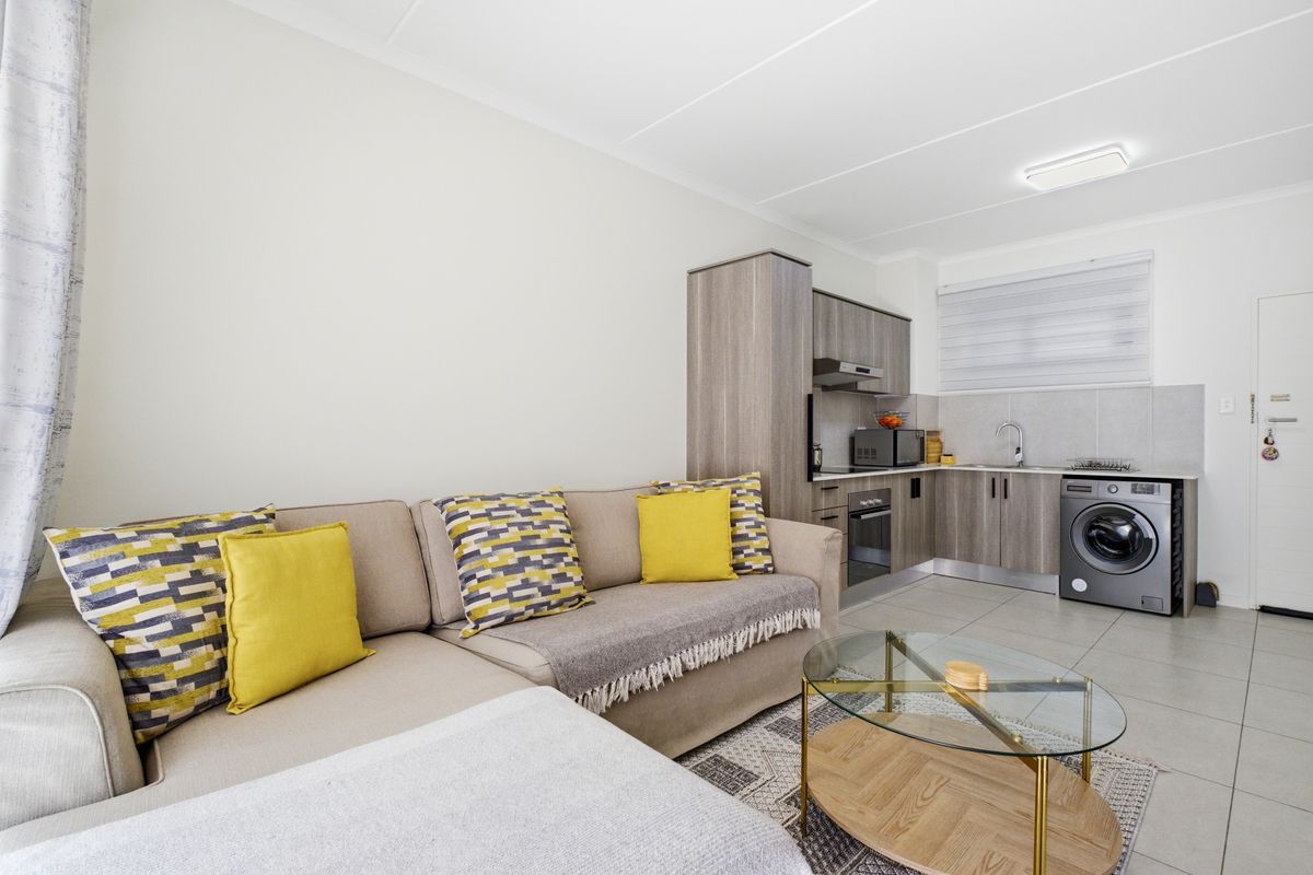Modern 1 Bed, 1 Bath Unit for Sale in Northgate - Photo 3