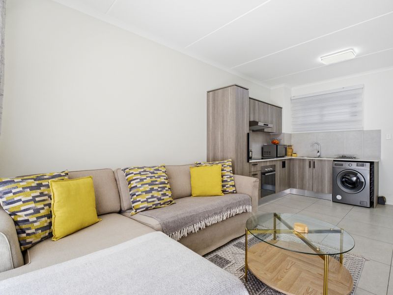 Modern 1 Bed, 1 Bath Unit for Sale in Northgate - Photo 3