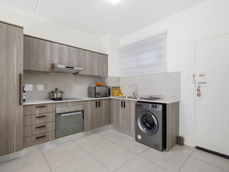 Modern 1 Bed, 1 Bath Unit for Sale in Northgate - Photo 1