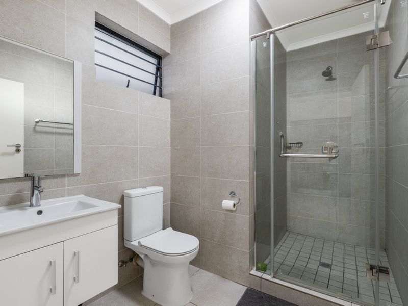 Modern 1 Bed, 1 Bath Unit for Sale in Northgate - Photo 8