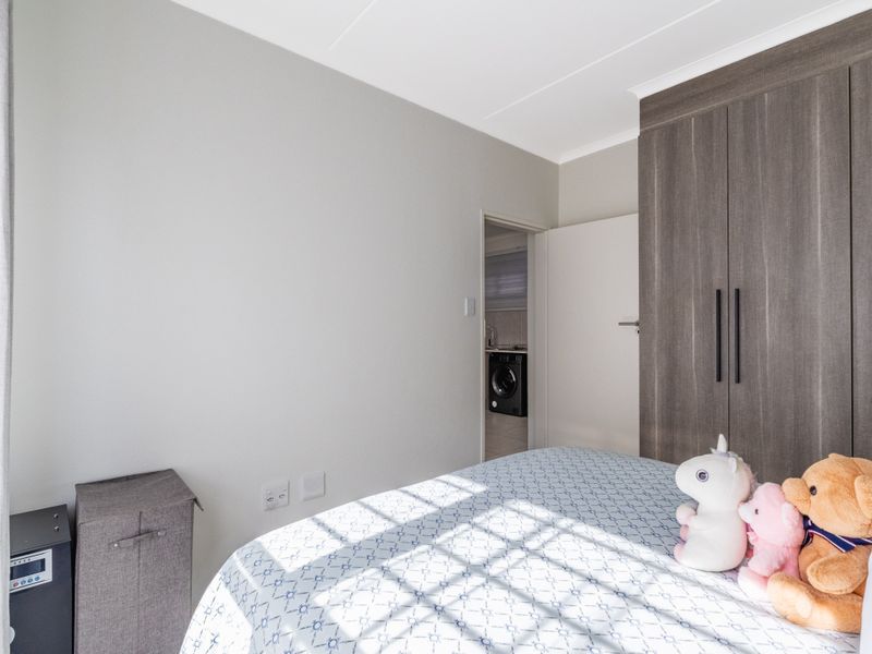 Modern 1 Bed, 1 Bath Unit for Sale in Northgate - Photo 7