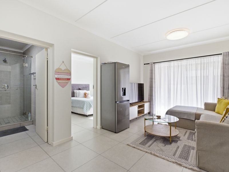 Modern 1 Bed, 1 Bath Unit for Sale in Northgate - Photo 4