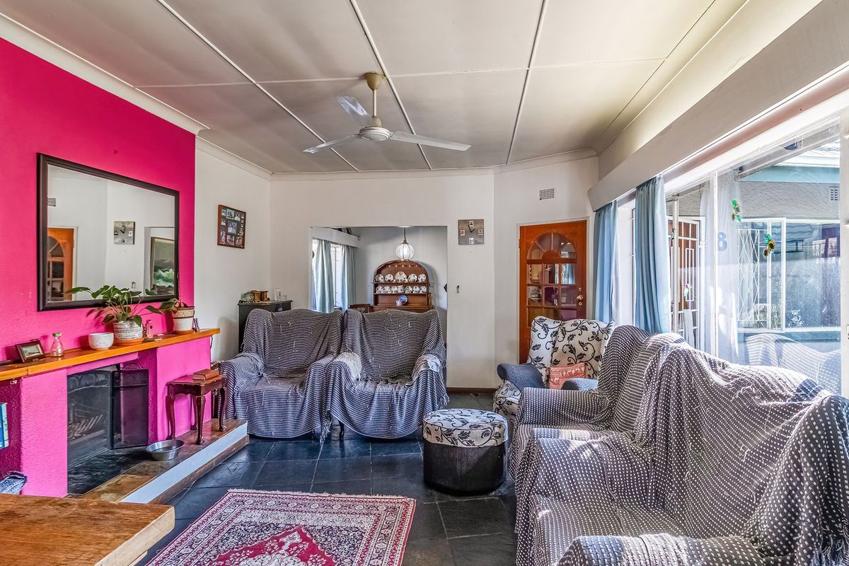 Spacious 3-Bedroom Family Home with Separate 2-Bedroom Flatlet & Pool - Photo 4