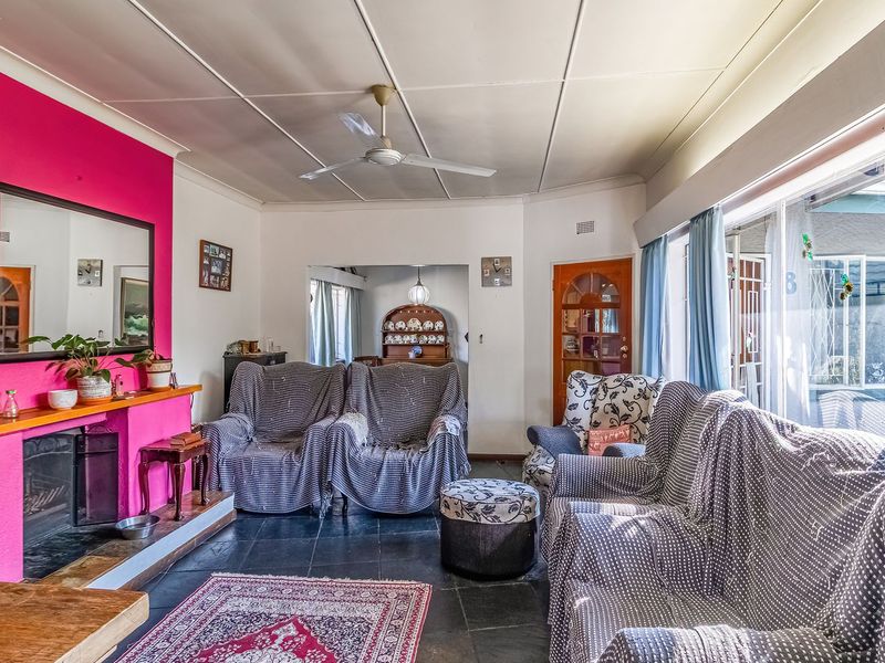 Spacious 3-Bedroom Family Home with Separate 2-Bedroom Flatlet & Pool - Photo 4