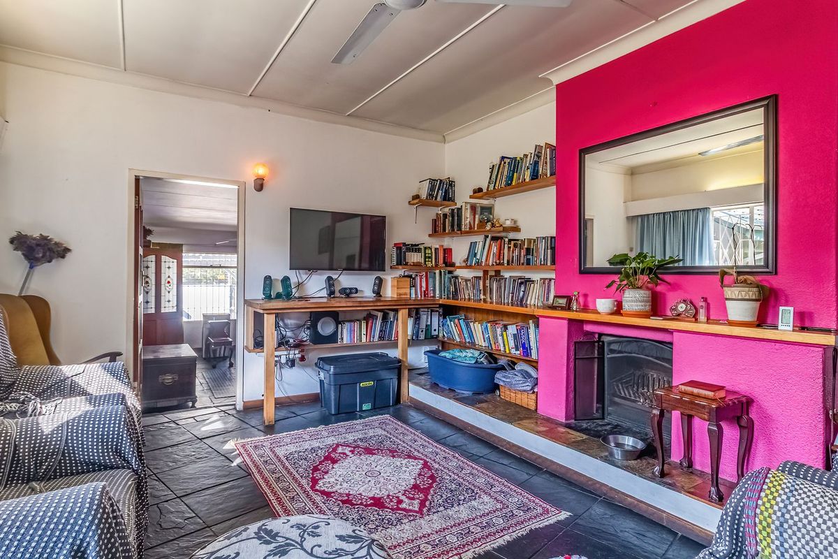 Spacious 3-Bedroom Family Home with Separate 2-Bedroom Flatlet & Pool - Photo 5