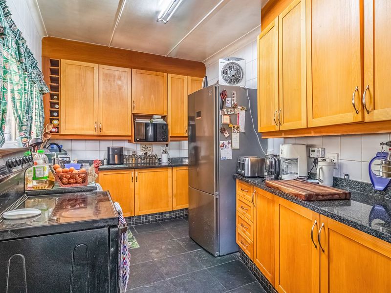 Spacious 3-Bedroom Family Home with Separate 2-Bedroom Flatlet & Pool - Photo 2
