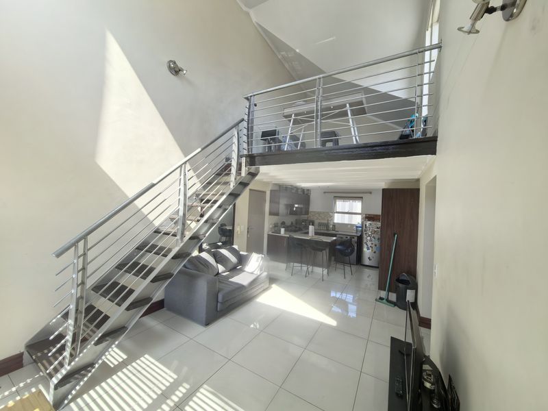 Secure Modern Loft Apartment with forever views - Photo 9