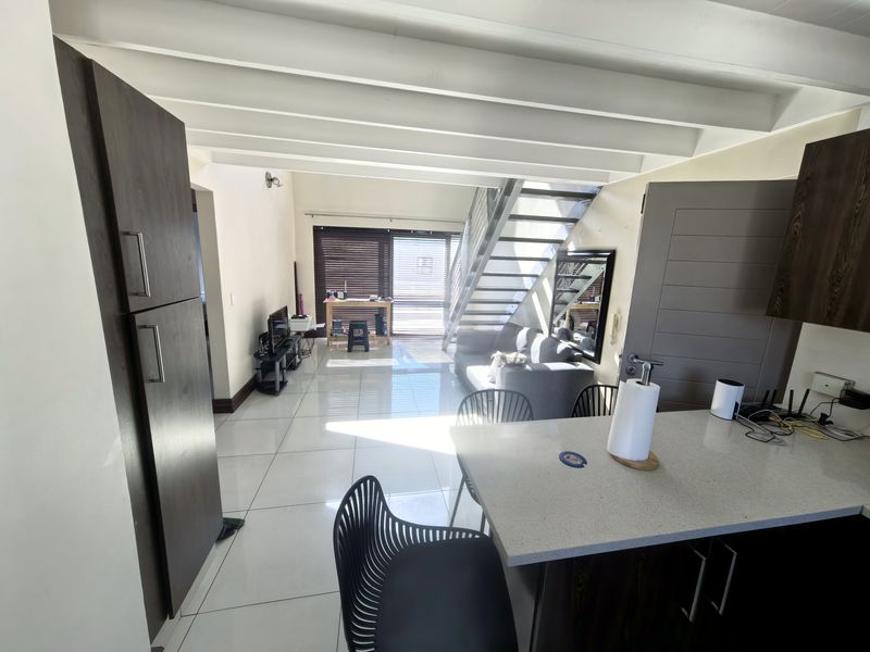 Secure Modern Loft Apartment with forever views - Photo 8