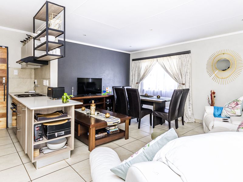 Charming 3-Bedroom Freehold Home in Mindalore, Krugersdorp – A Perfect Place for Family Living! - Photo 4