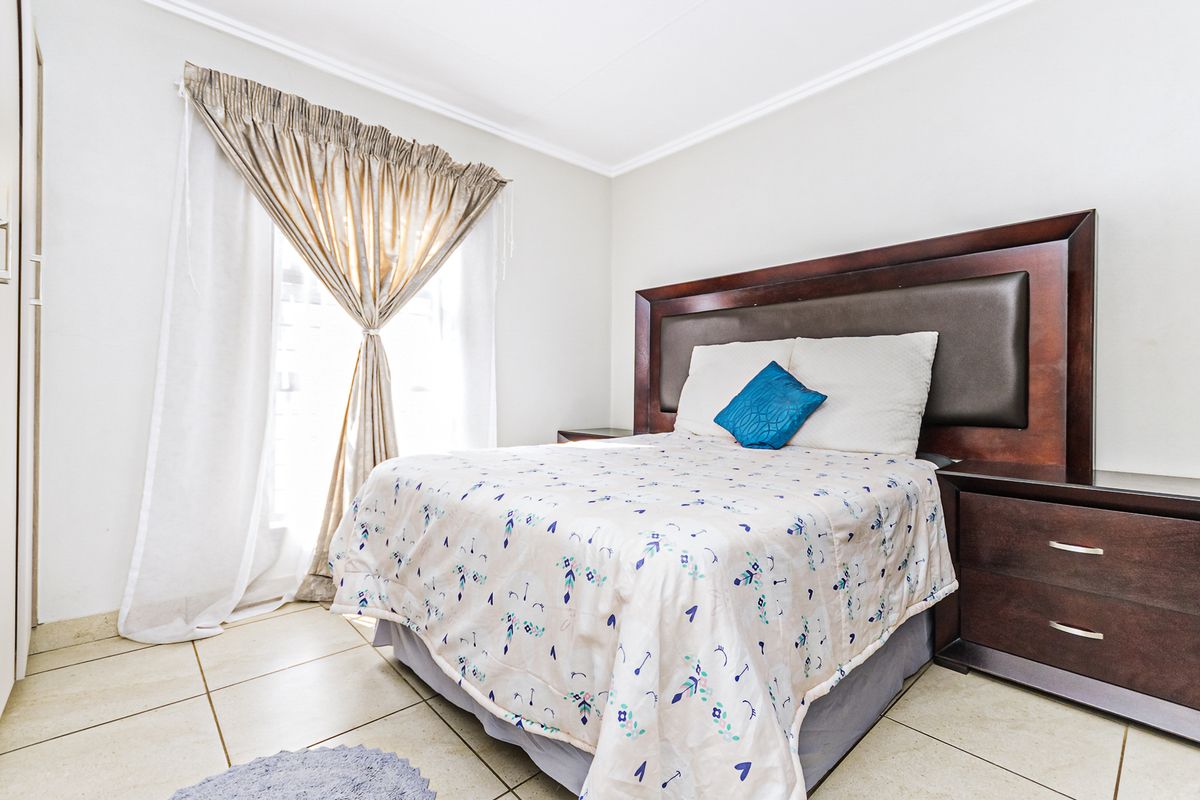 Charming 3-Bedroom Freehold Home in Mindalore, Krugersdorp – A Perfect Place for Family Living! - Photo 5