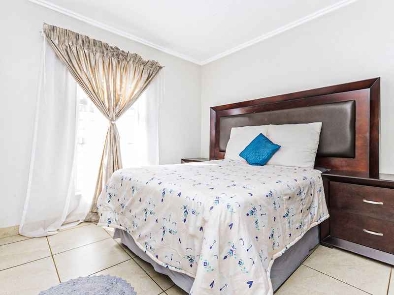 Charming 3-Bedroom Freehold Home in Mindalore, Krugersdorp – A Perfect Place for Family Living! - Photo 5