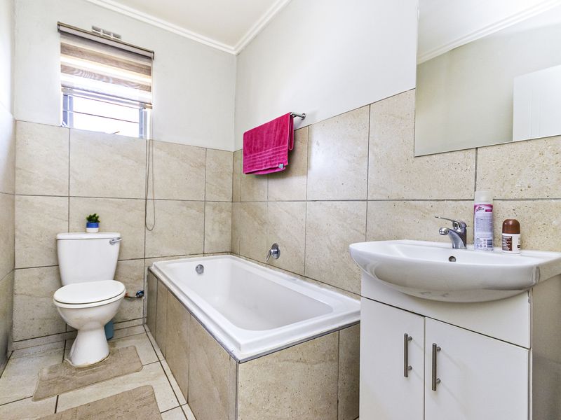 Charming 3-Bedroom Freehold Home in Mindalore, Krugersdorp – A Perfect Place for Family Living! - Photo 9