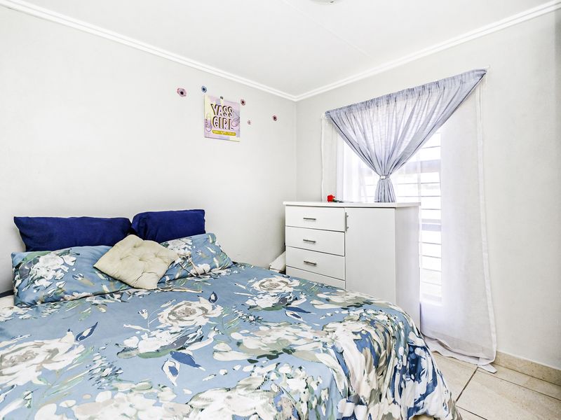 Charming 3-Bedroom Freehold Home in Mindalore, Krugersdorp – A Perfect Place for Family Living! - Photo 6