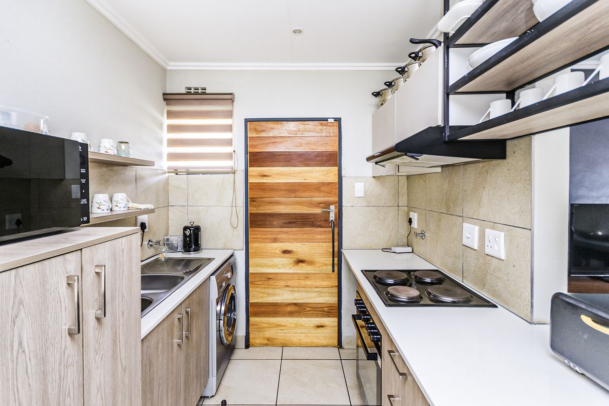 Charming 3-Bedroom Freehold Home in Mindalore, Krugersdorp – A Perfect Place for Family Living! - Photo 2