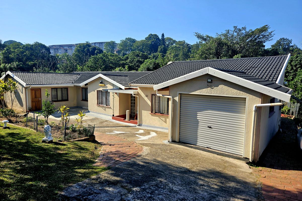 Modern Family Living in a Prime Pinetown Location - Photo 2
