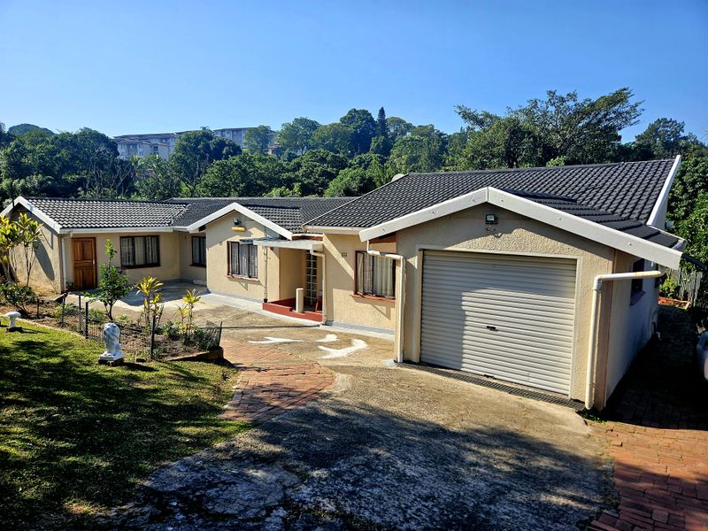 Modern Family Living in a Prime Pinetown Location - Photo 2