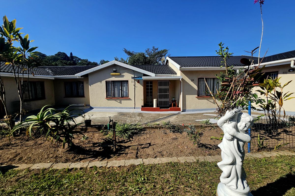 Modern Family Living in a Prime Pinetown Location - Photo 3