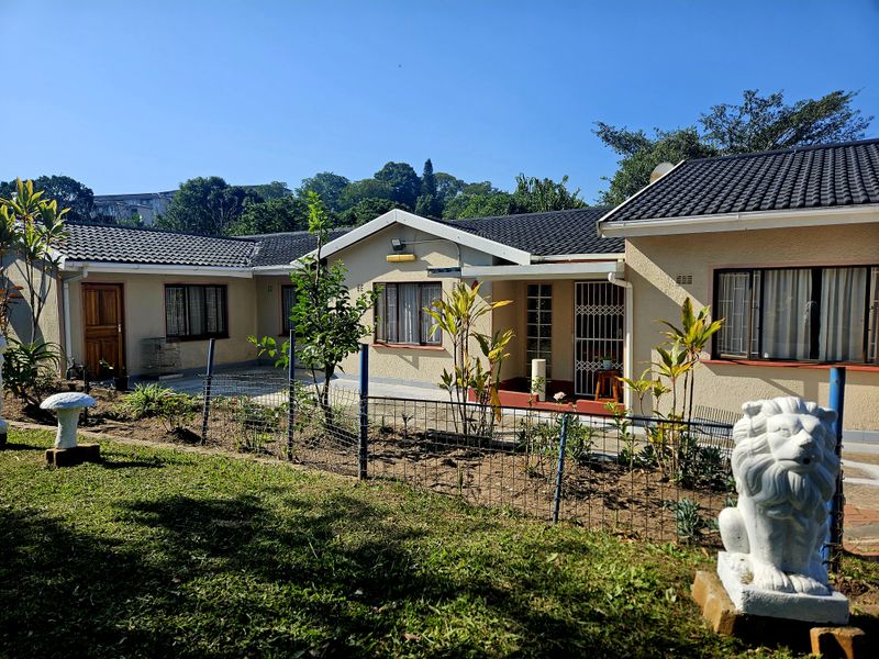Modern Family Living in a Prime Pinetown Location - Photo 1