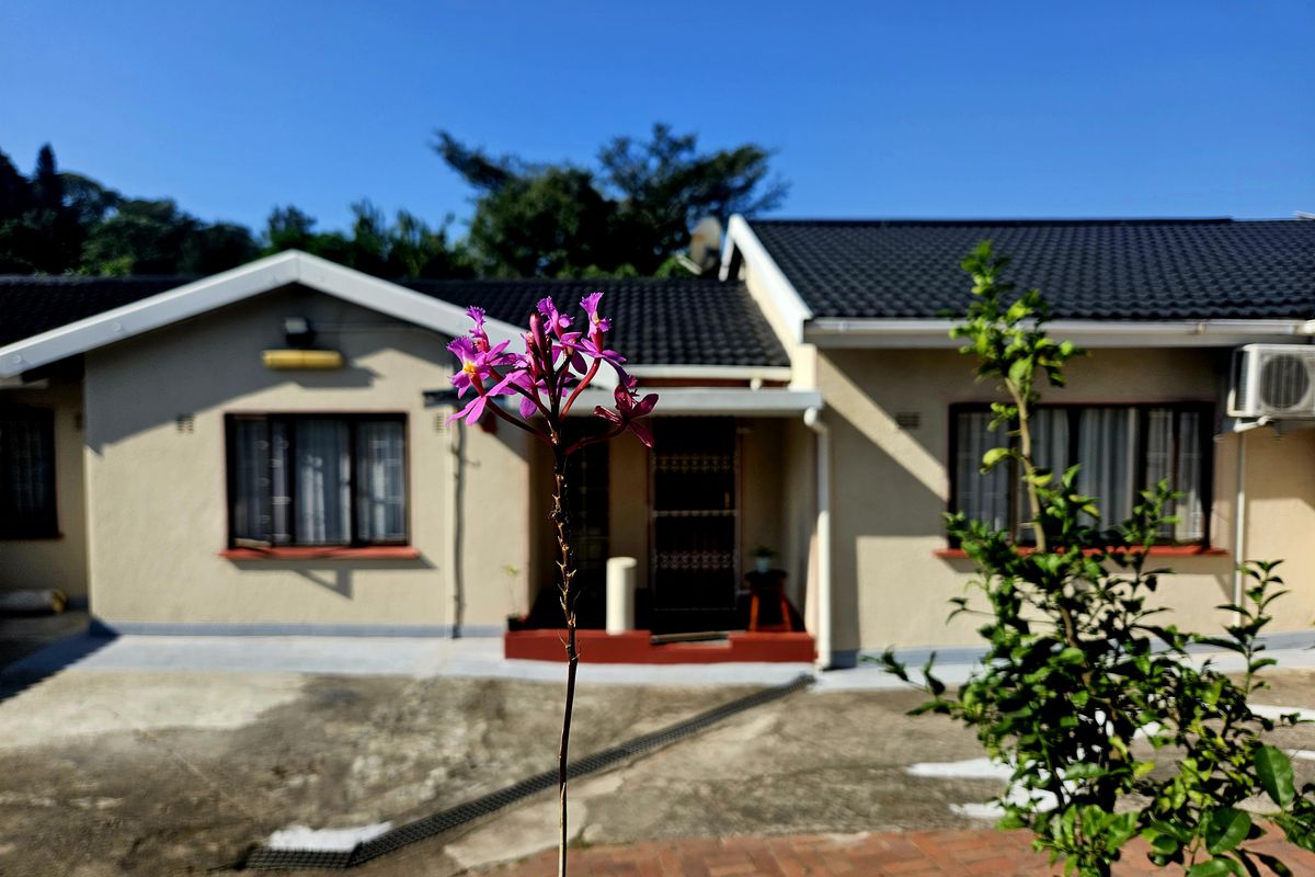 Modern Family Living in a Prime Pinetown Location - Photo 4