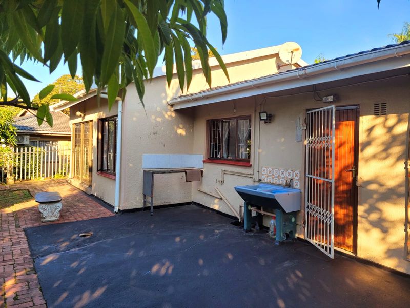 Modern Family Living in a Prime Pinetown Location - Photo 5