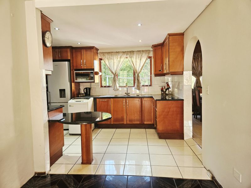 Modern Family Living in a Prime Pinetown Location - Photo 9