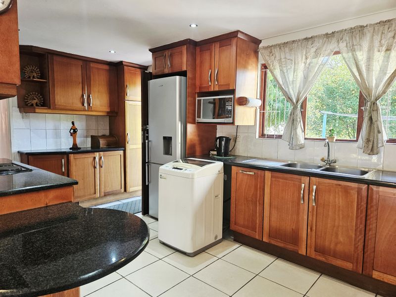 Modern Family Living in a Prime Pinetown Location - Photo 10