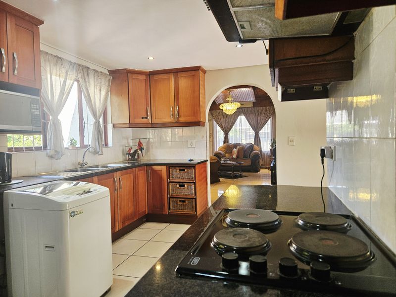 Modern Family Living in a Prime Pinetown Location - Photo 8