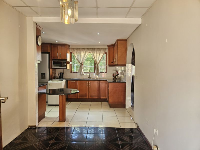 Modern Family Living in a Prime Pinetown Location - Photo 7