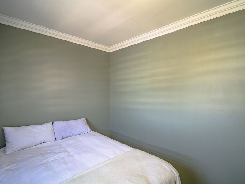 Top-Floor Gem in Private Estate – Wetland View + Clubhouse Access - Photo 10