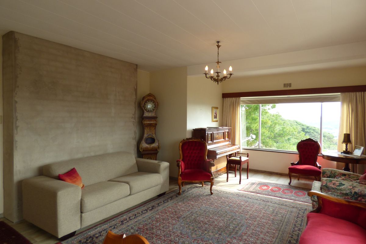 Spacious Corner Townhouse with Stunning Kowie River, Harbour & Sea Views - Photo 3