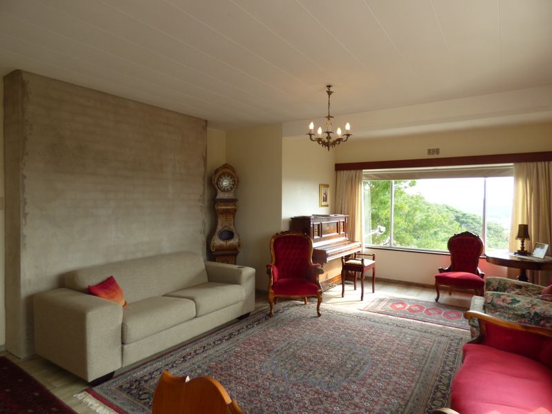Spacious Corner Townhouse with Stunning Kowie River, Harbour & Sea Views - Photo 3