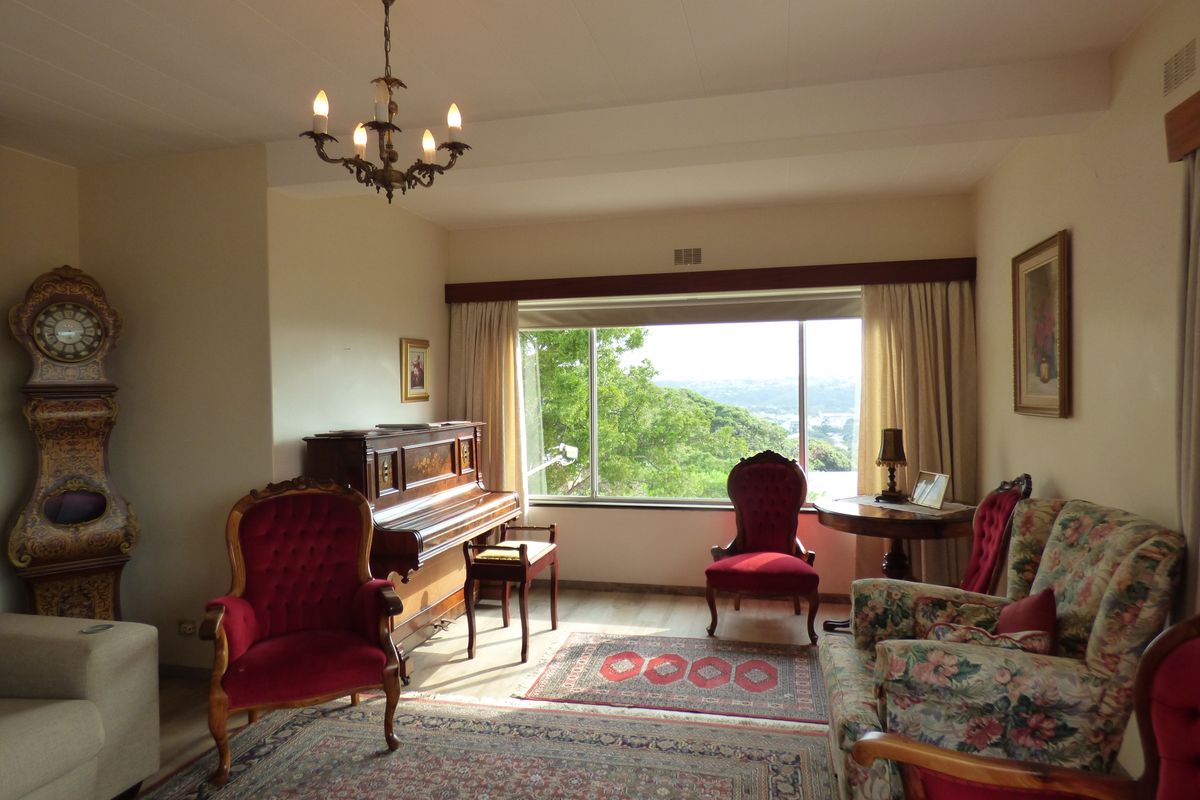Spacious Corner Townhouse with Stunning Kowie River, Harbour & Sea Views - Photo 4