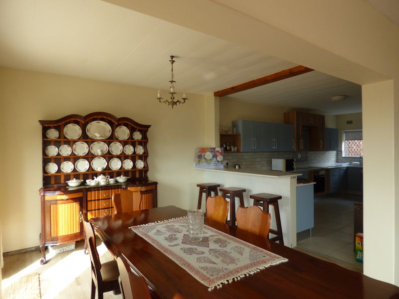 Spacious Corner Townhouse with Stunning Kowie River, Harbour & Sea Views - Photo 8