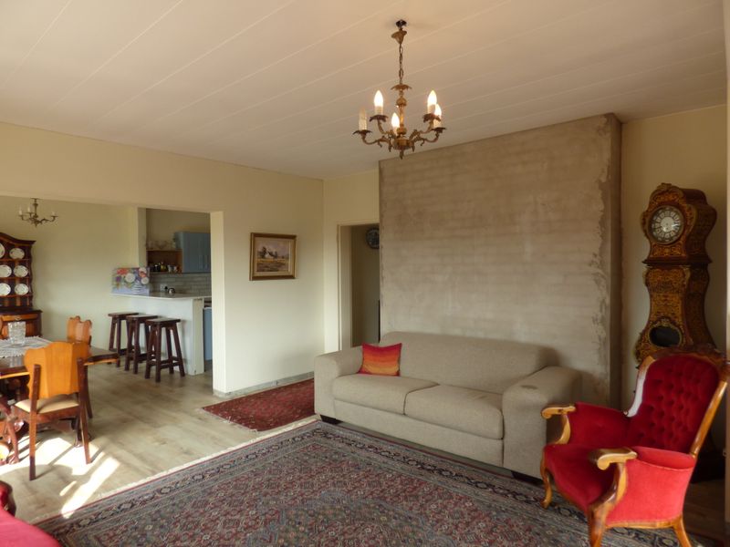 Spacious Corner Townhouse with Stunning Kowie River, Harbour & Sea Views - Photo 6